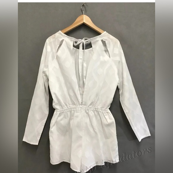 Women's Tavik Amour Romper Long sleeve white one piece size small Tillys New - Picture 7 of 12